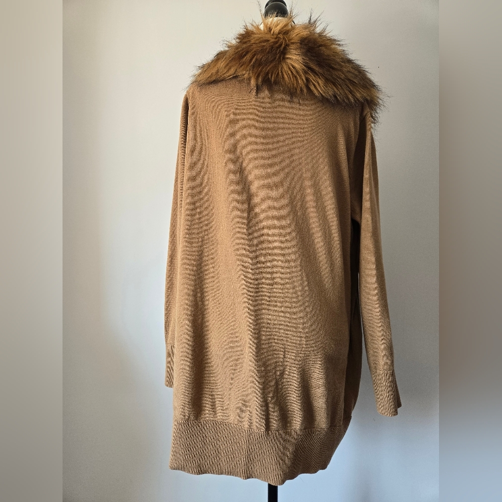MICHAEL KORS Tan Cardigan Sweater with Faux Fur Collar. Size XL - Picture 7 of 12